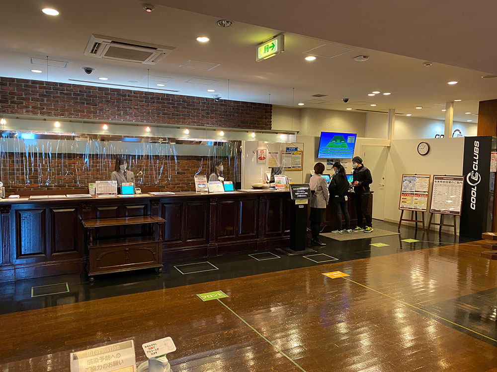 落ち着いた雰囲気のロビー