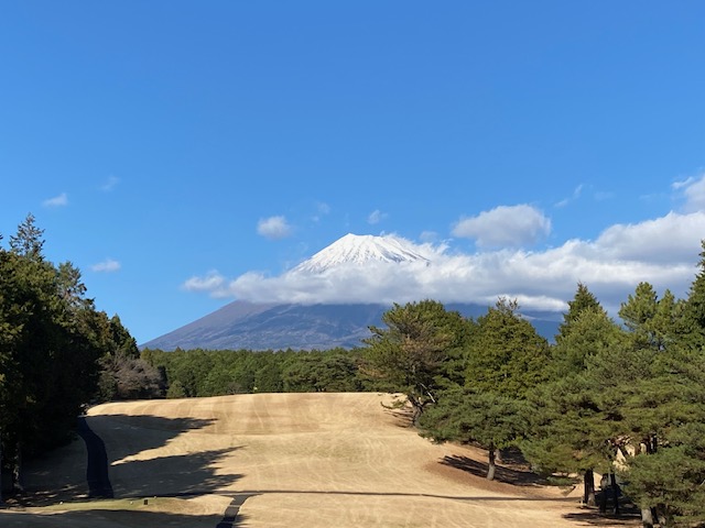 富士山と駿河湾を望む18ホール