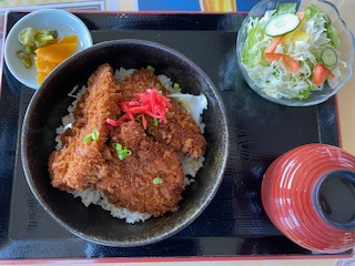 <#眺めの良いレストランで食事も楽しめる#>